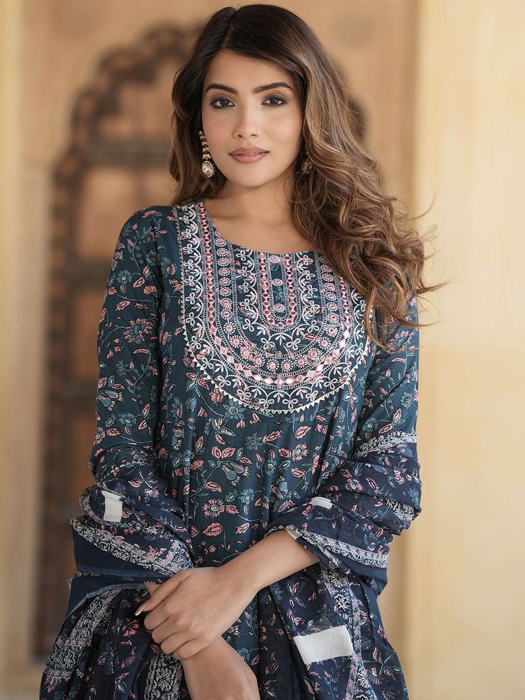 Dhiyona KL Women Floral Embroidered Regular Thread Work Pure Cotton Kurta with Trousers & With Dupatta
