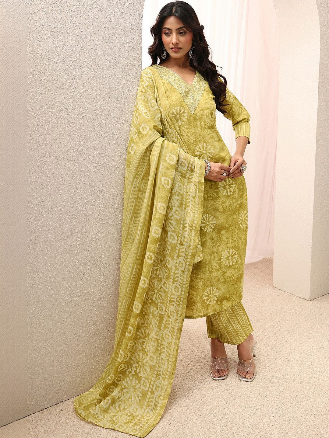 Women Ethnic Motifs Printed Regular Thread Work Kurta with Trousers & With Dupatta