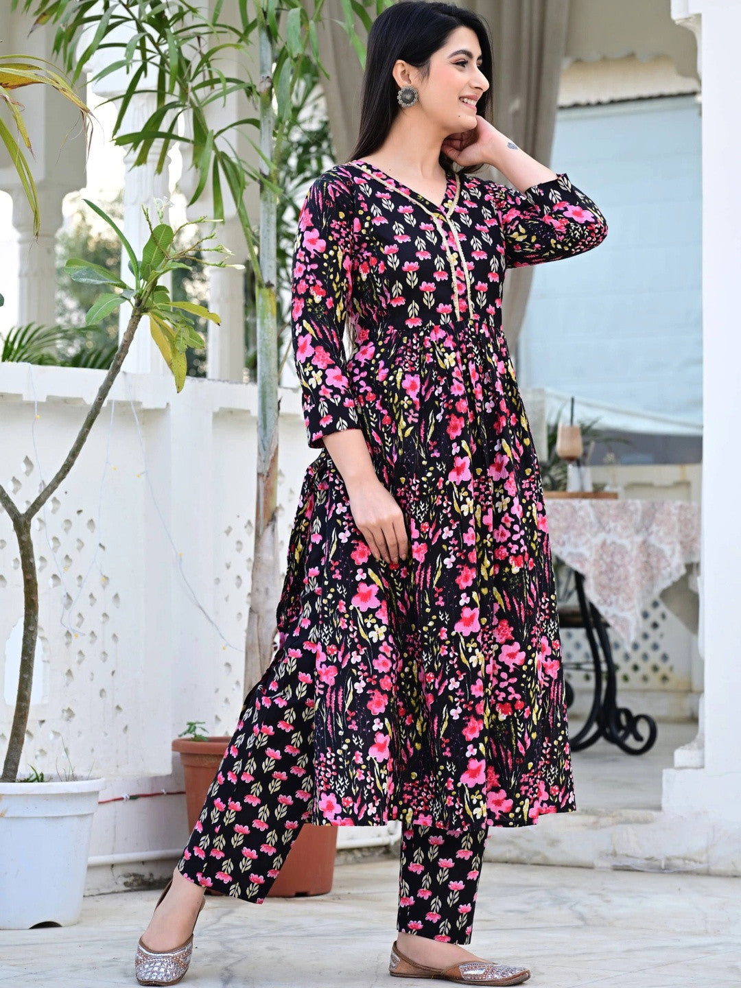 Women Floral Printed Regular Kurta with Trousers & With Dupatta