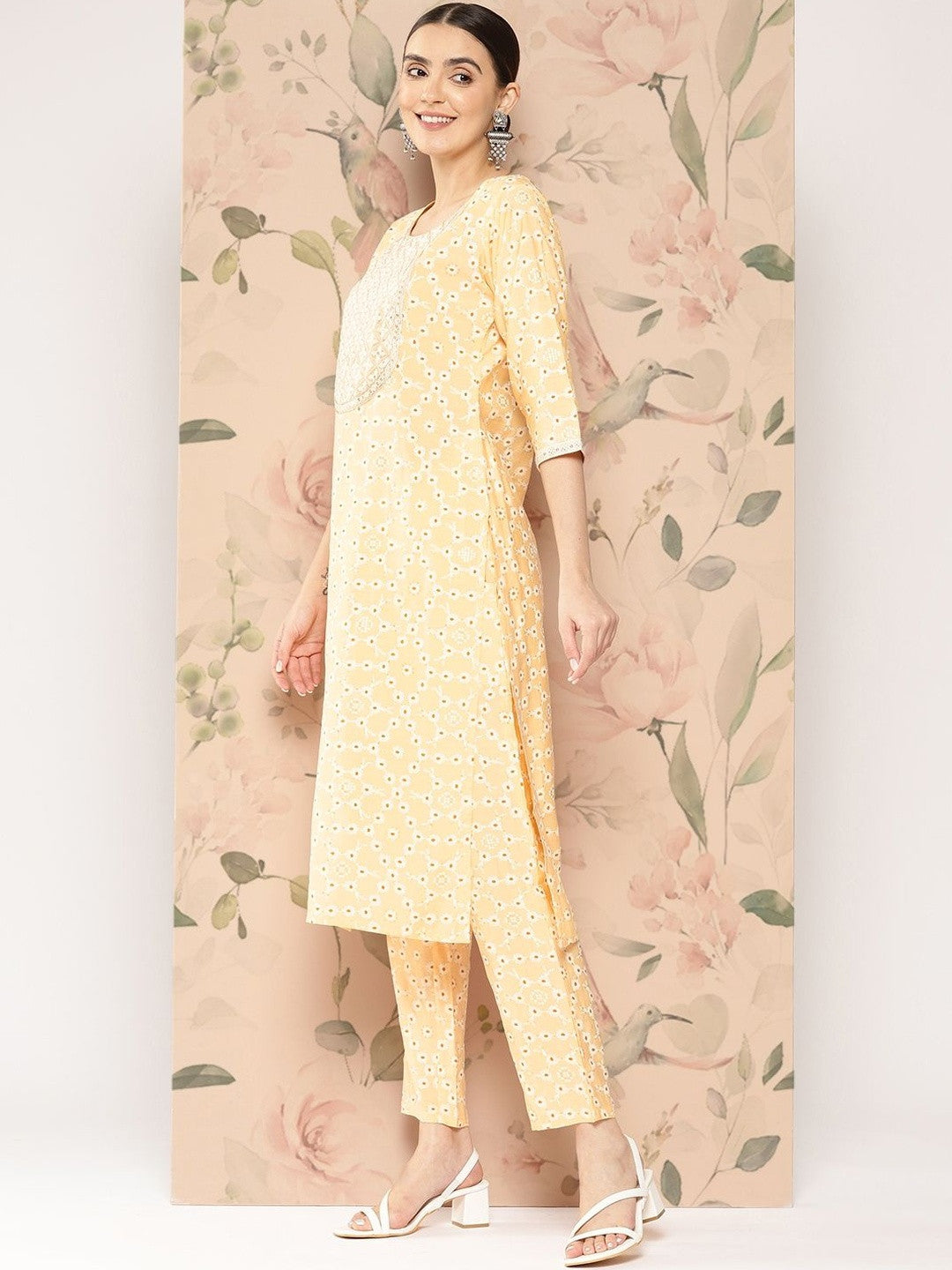Women Ethnic Motifs Printed Regular Thread Work Kurta with Trousers & With Dupatta
