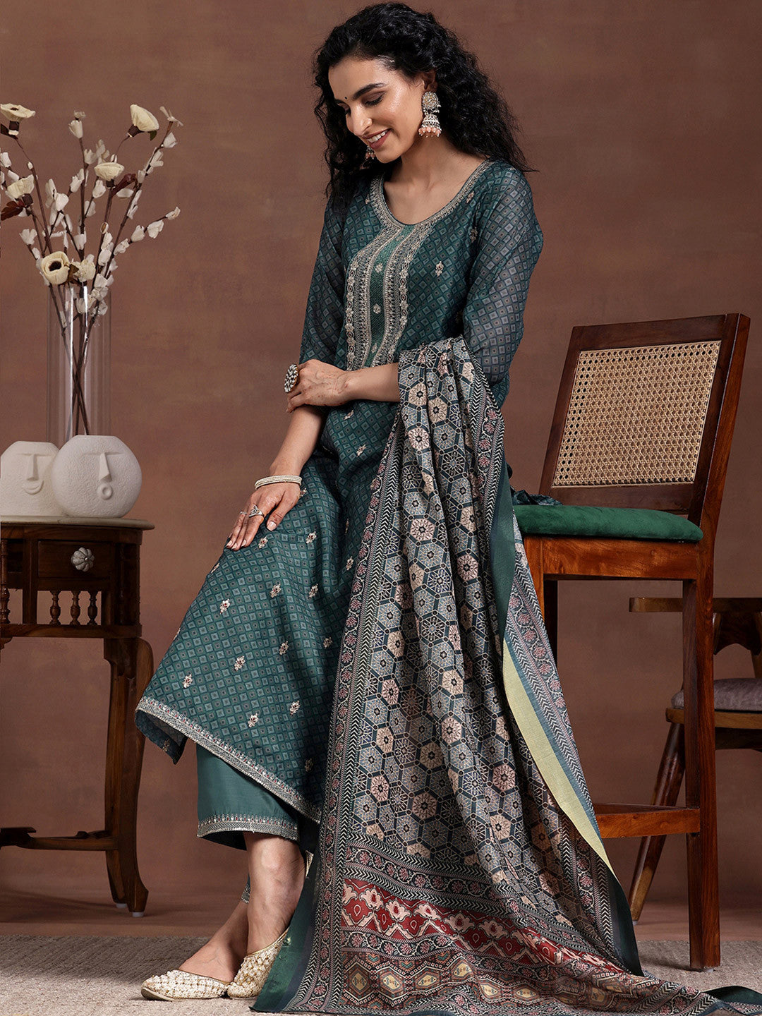 Women Printed Regular Thread Work Kurta with Trousers & With Dupatta