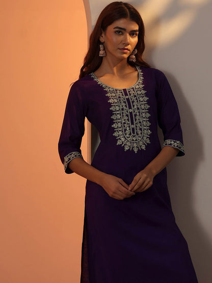 Women Ethnic Motifs Embroidered Kurta with Trousers