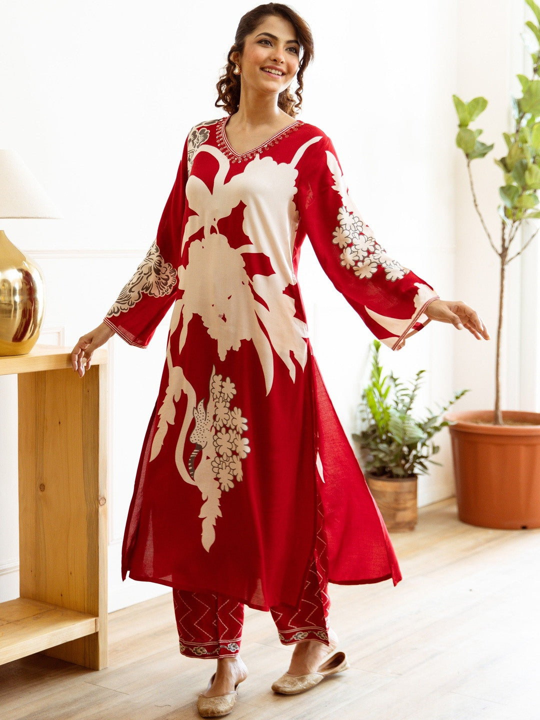 Women Floral Printed Regular Sequinned Kurta with Trousers