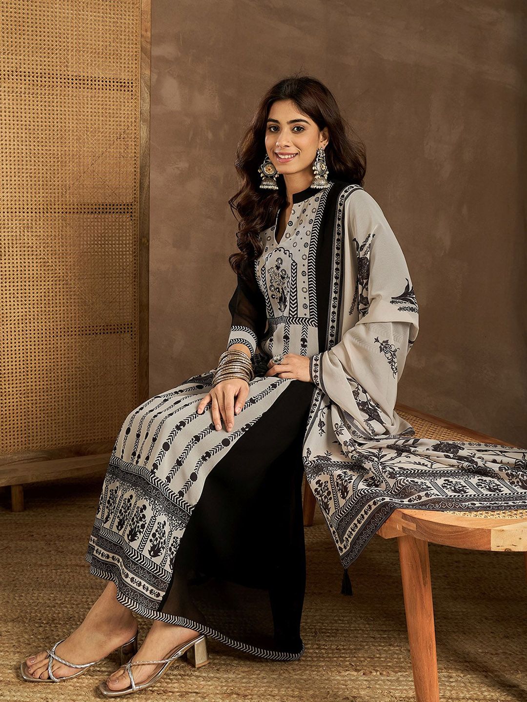 Dhiyona IN Women Floral Printed Regular Kurta with Palazzos & With Dupatta