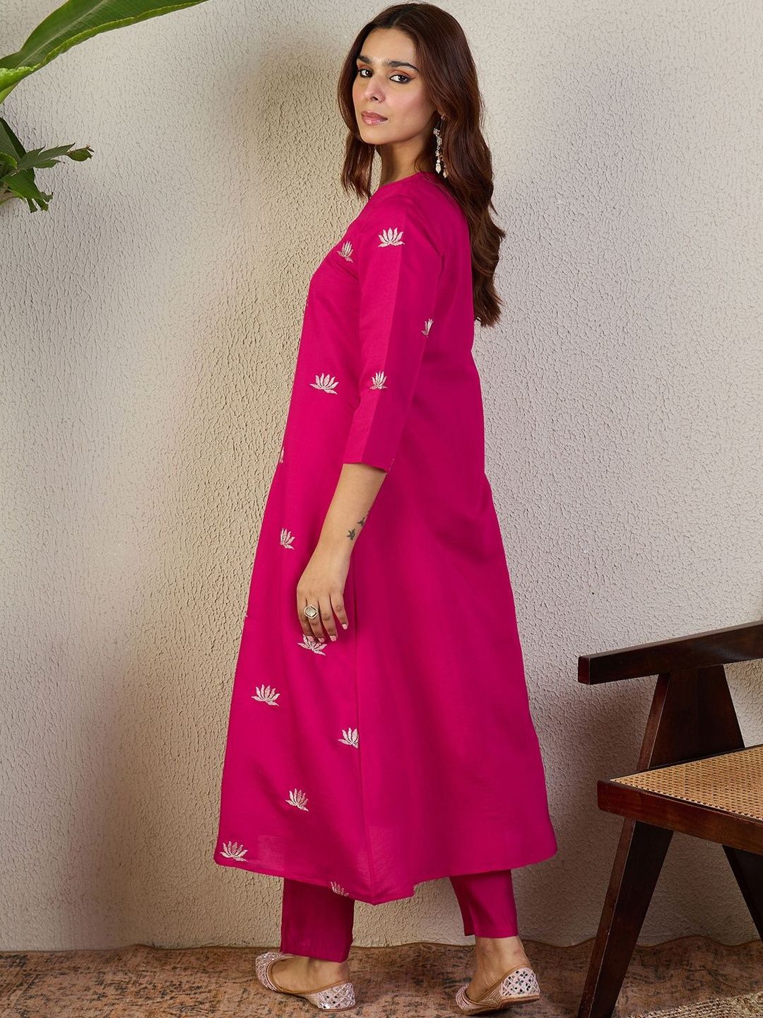 Dhiyona IE Embroidered V-Neck Top With Trousers Co-Ords