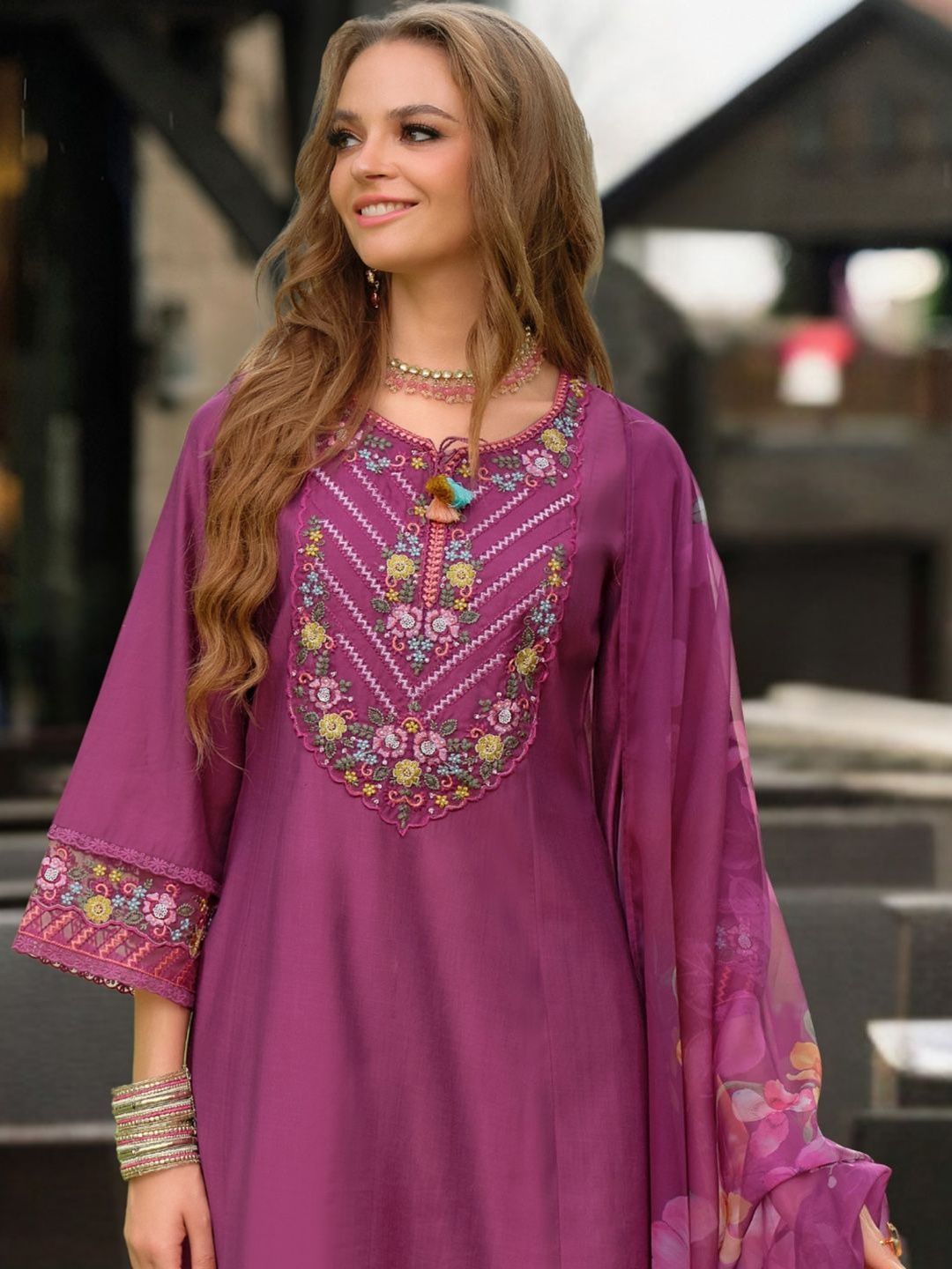 Dhiyona IE Women Floral Embroidered Regular Thread Work Kurta with Trousers & With Dupatta