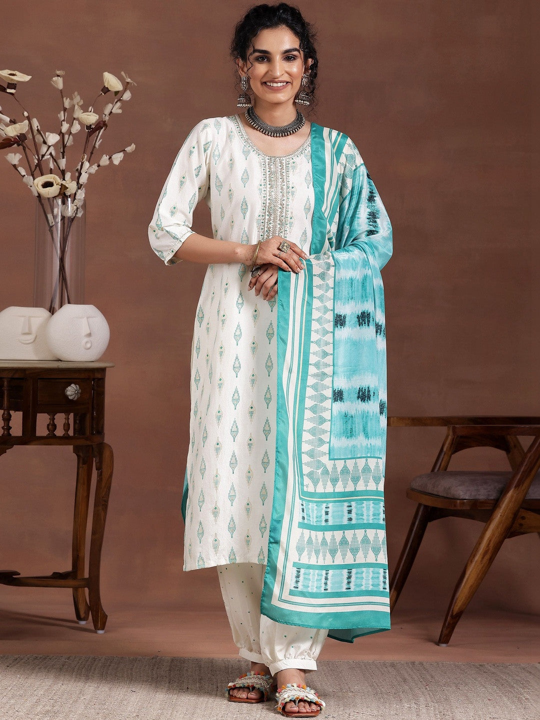 Women Ethnic Motifs Printed Regular Thread Work Kurta with Pyjamas & With Dupatta
