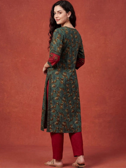 Women Floral Printed Regular Thread Work Pure Cotton Kurta with Trousers & With Dupatta