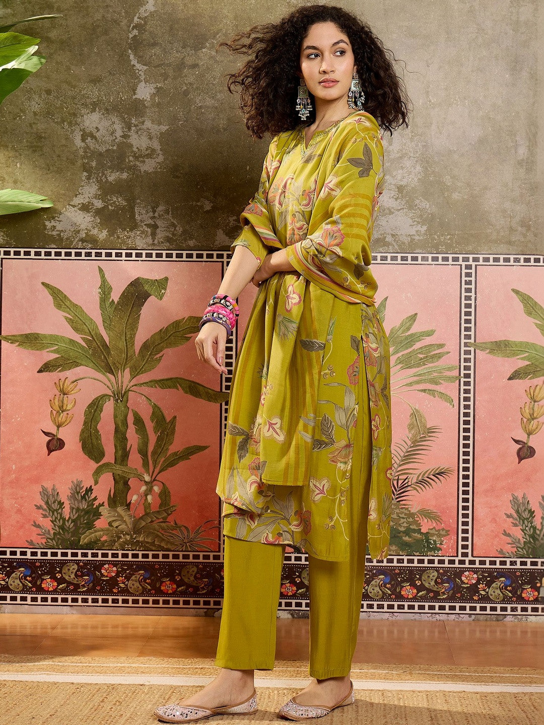 Printed Round Neck Kurta & Trousers With Dupatta