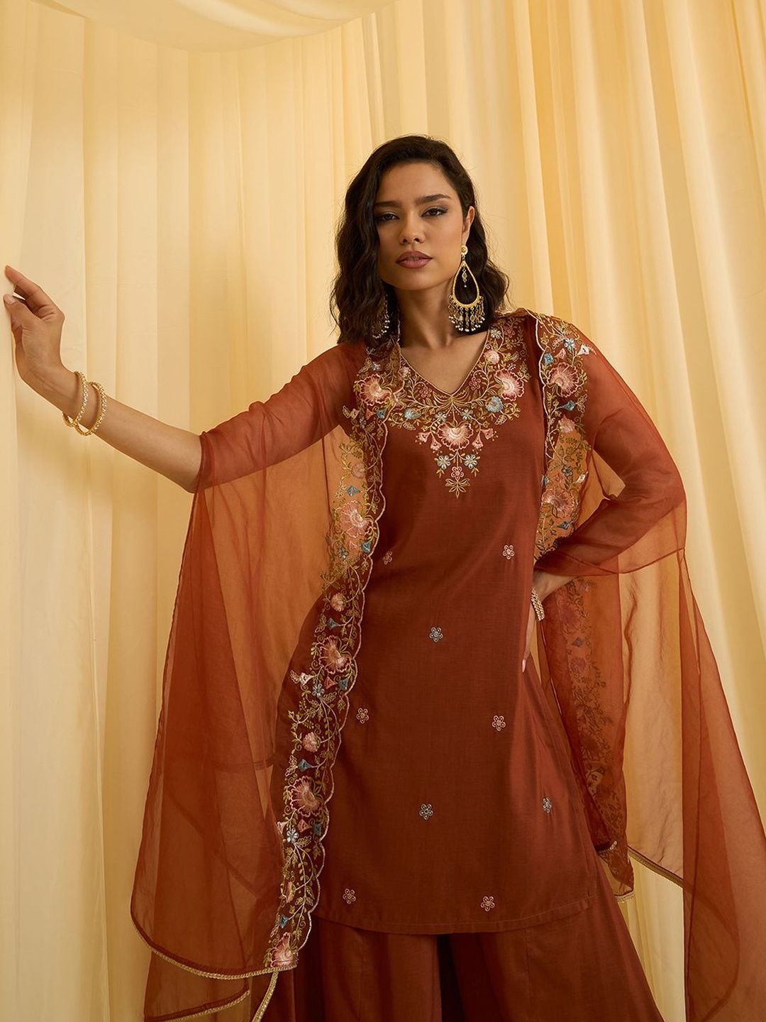 Dhiyona CH Floral Embroidered Regular Thread Work Kurta with Palazzos & Cape Dupatta