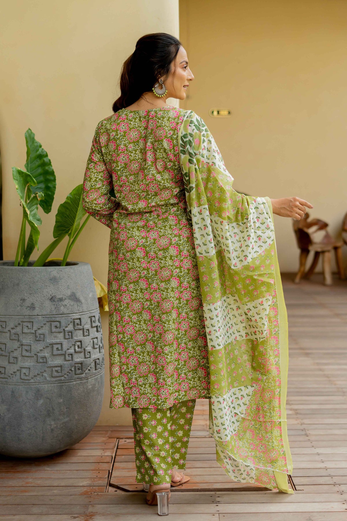Dhiyona KL Floral Printed Round Neck Beads and Stones Pure Cotton Kurta With Trouser & Dupatta