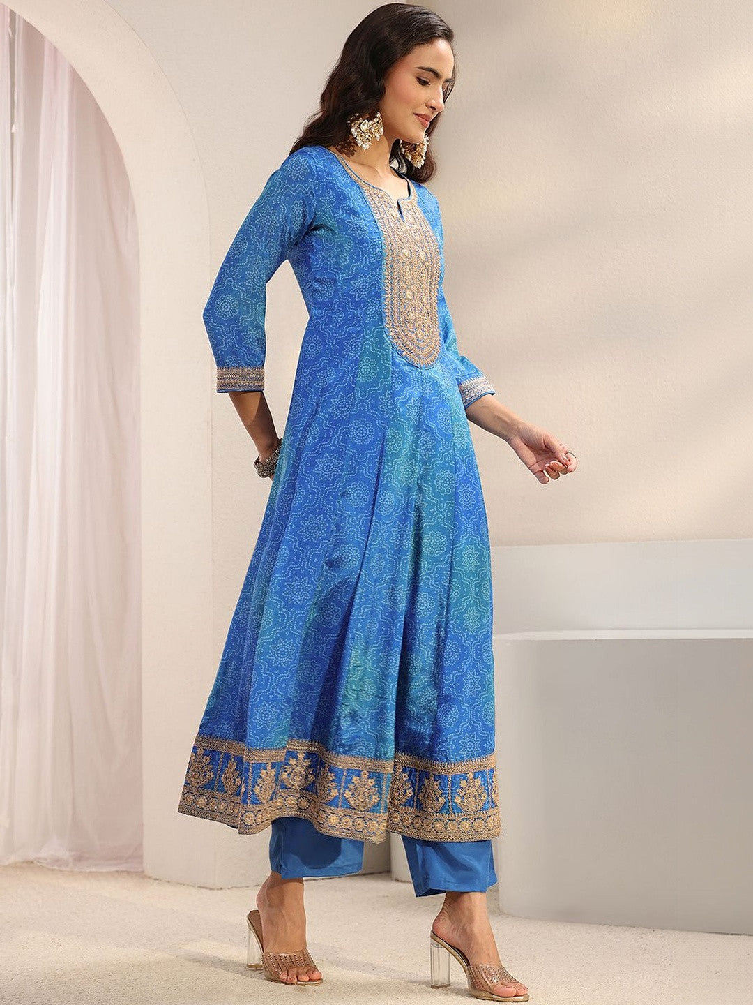 Women Ethnic Motifs Printed Regular Thread Work Kurta with Trousers & With Dupatta