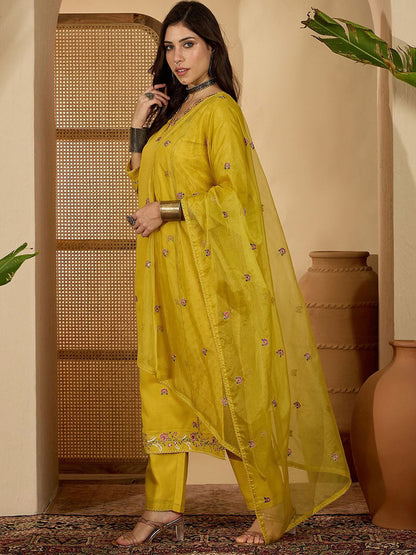 Women Floral Embroidered Kurta with Trousers & Dupatta
