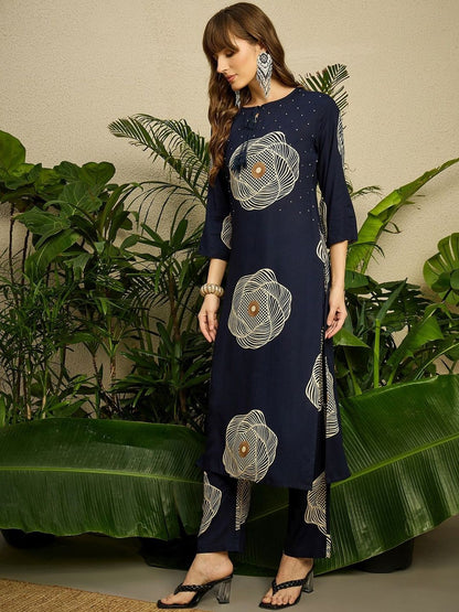 Women Printed Regular Kurta with Trousers