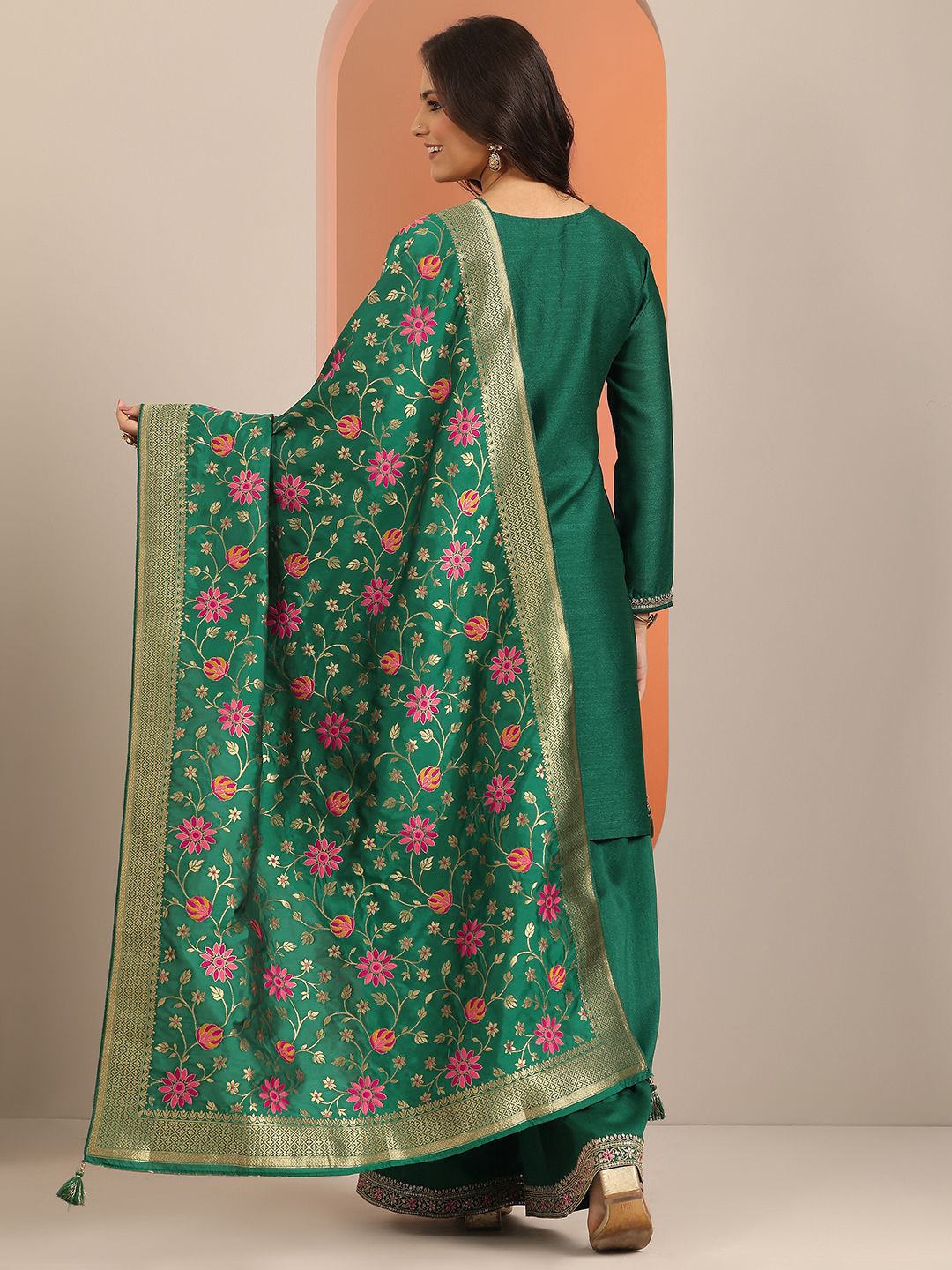 Dhiyona LL Floral Embroidered V-Neck Thread Work Straight Kurta With Palazzos & Dupatta
