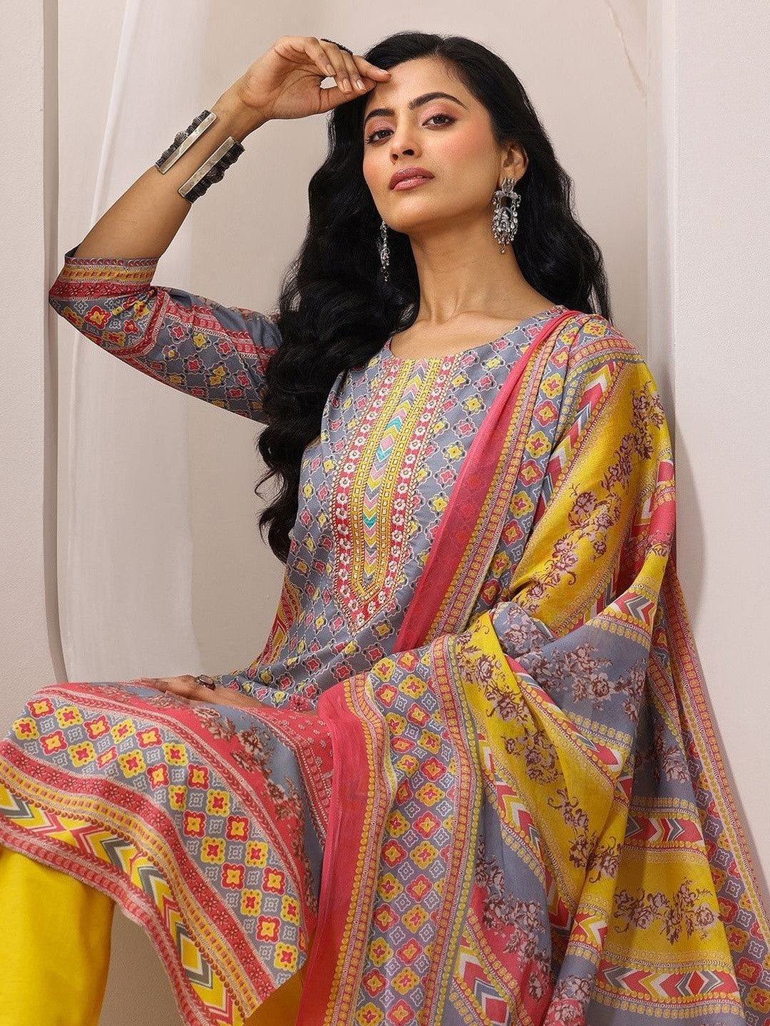 Women Ethnic Motifs Printed Regular Kurta with Trousers & With Dupatta