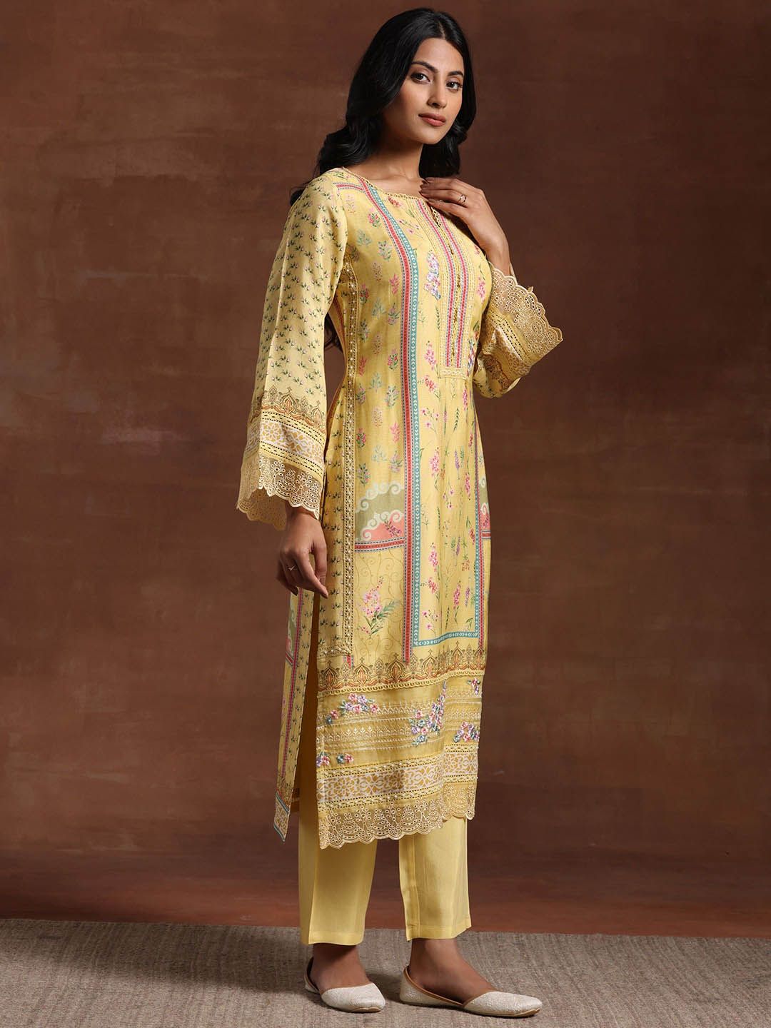 Dhiyona LL Floral Printed Notch Neck Beads And Stones Straight Kurta With Palazzos And Dupatta