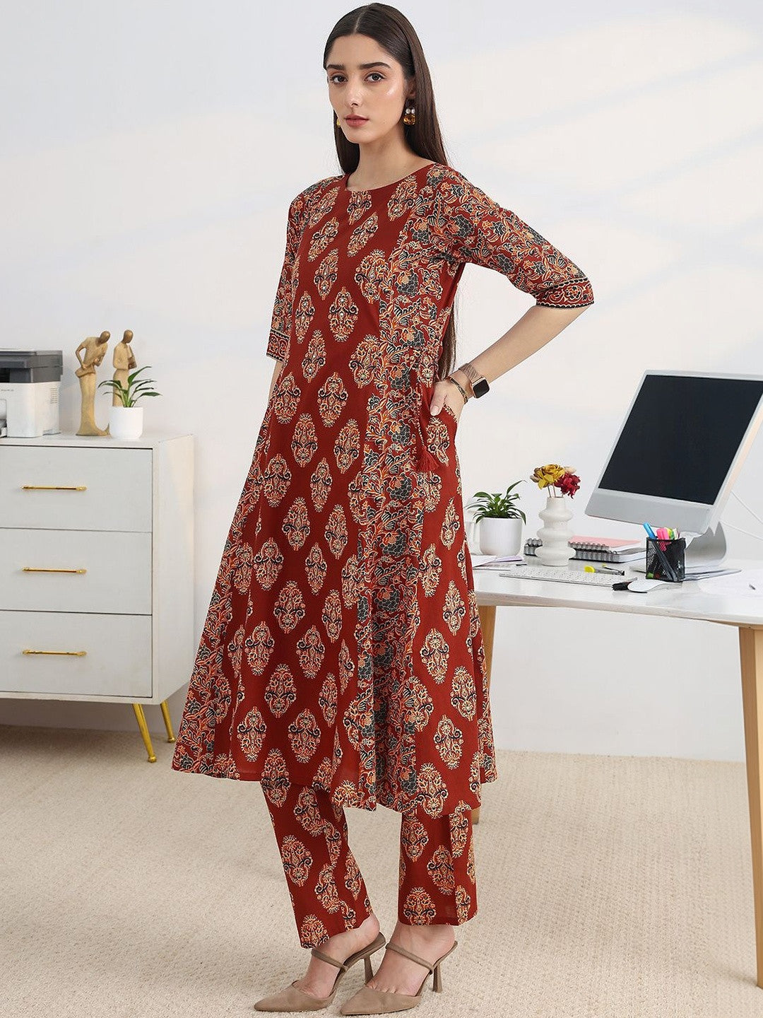 Women Ethnic Motifs Printed Regular Kurta with Trousers & With Dupatta