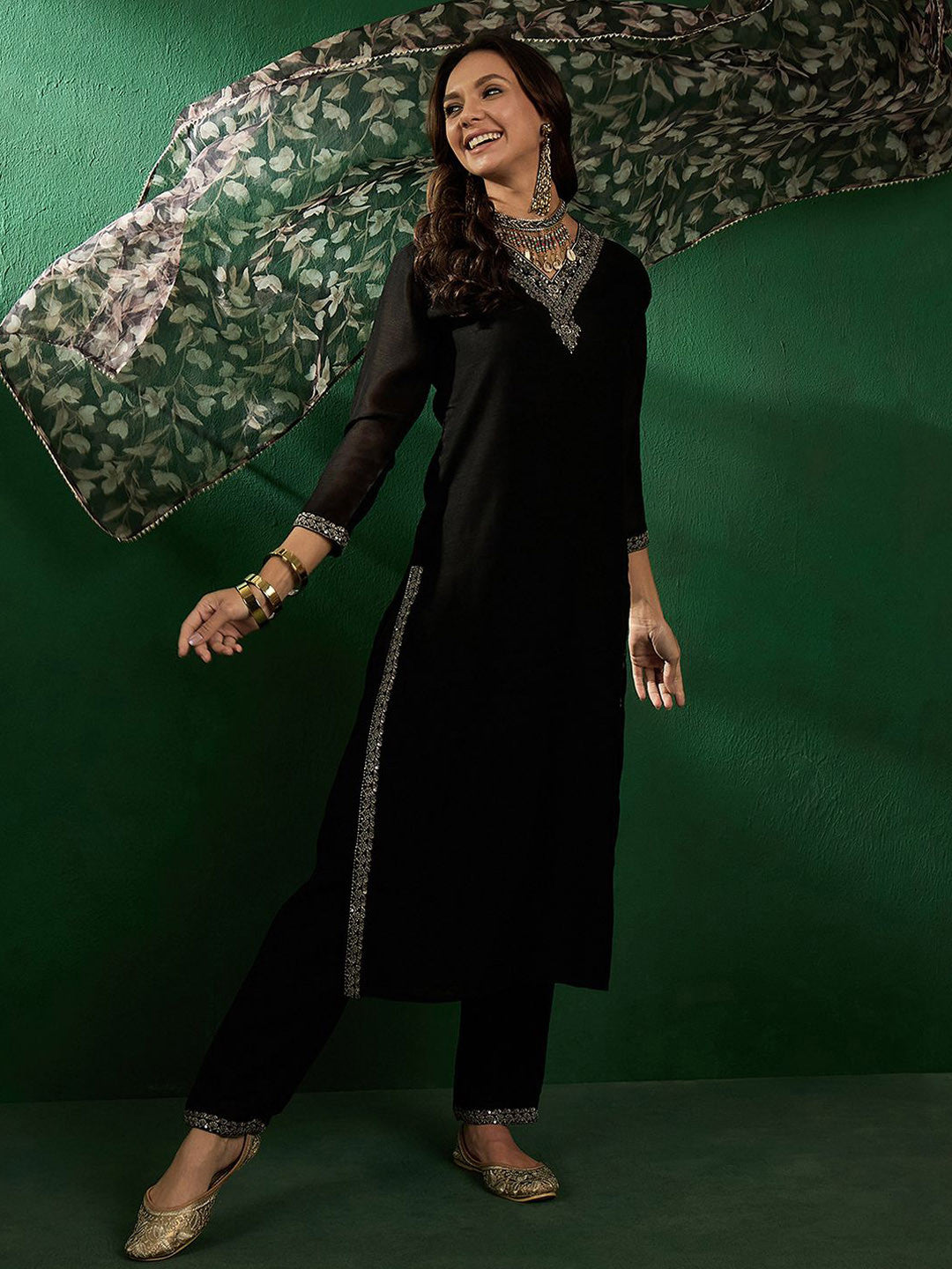 Ethnic Motifs Yoke Design Sequinned V-Neck Straight Kurta With Trouser & Dupatta