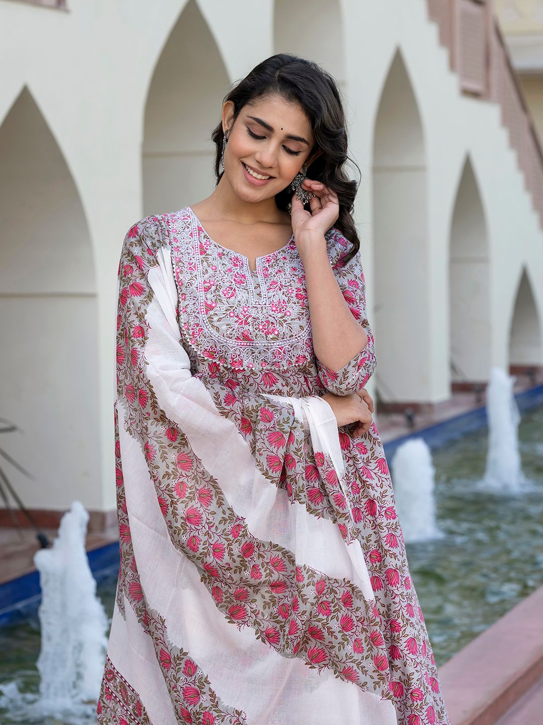 Dhiyona KL Women Floral Printed Regular Pure Cotton Kurta with Trousers & With Dupatta
