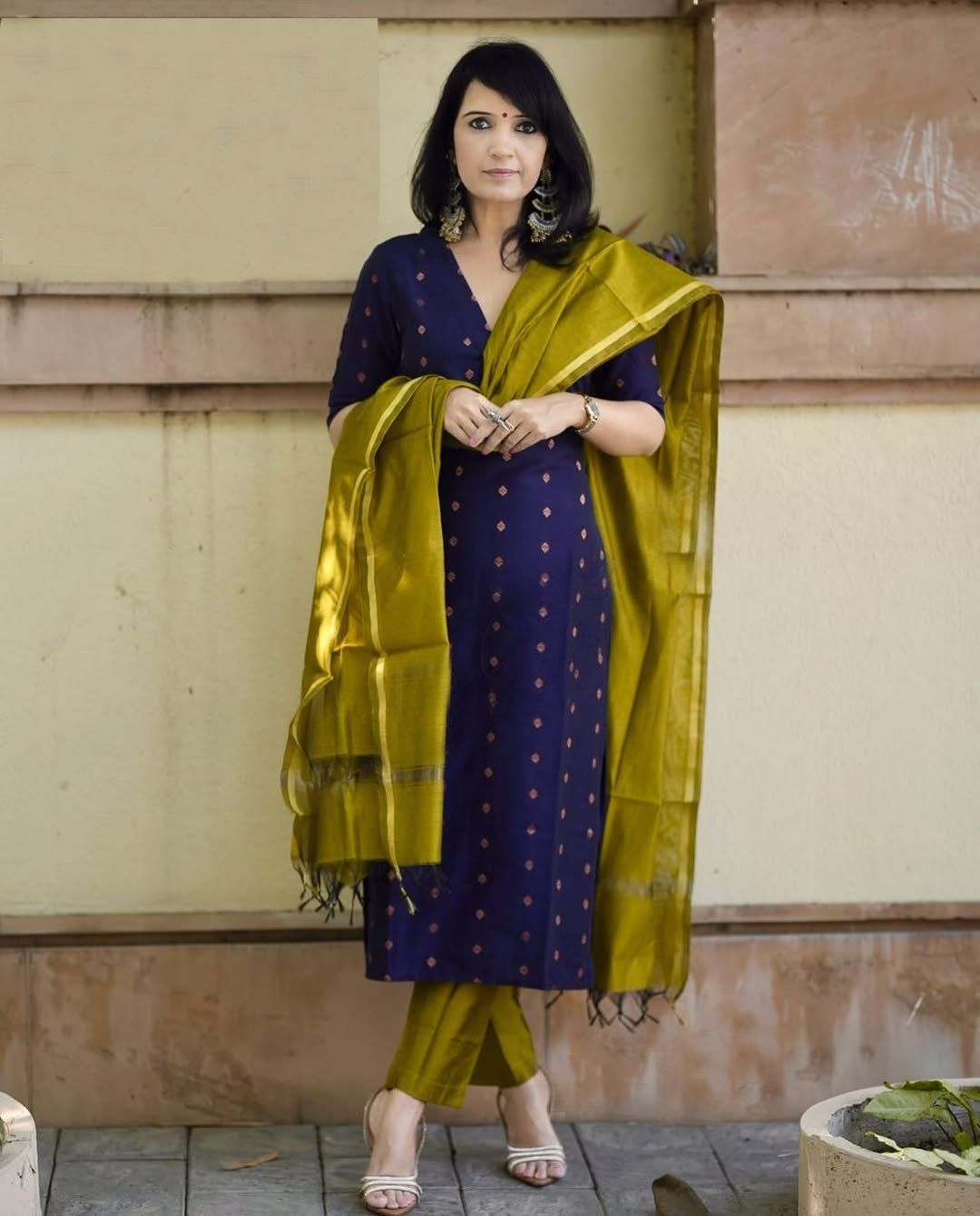 Dhiyona KL Women Ethnic Motifs Regular Kurta with Trousers & With Dupatta