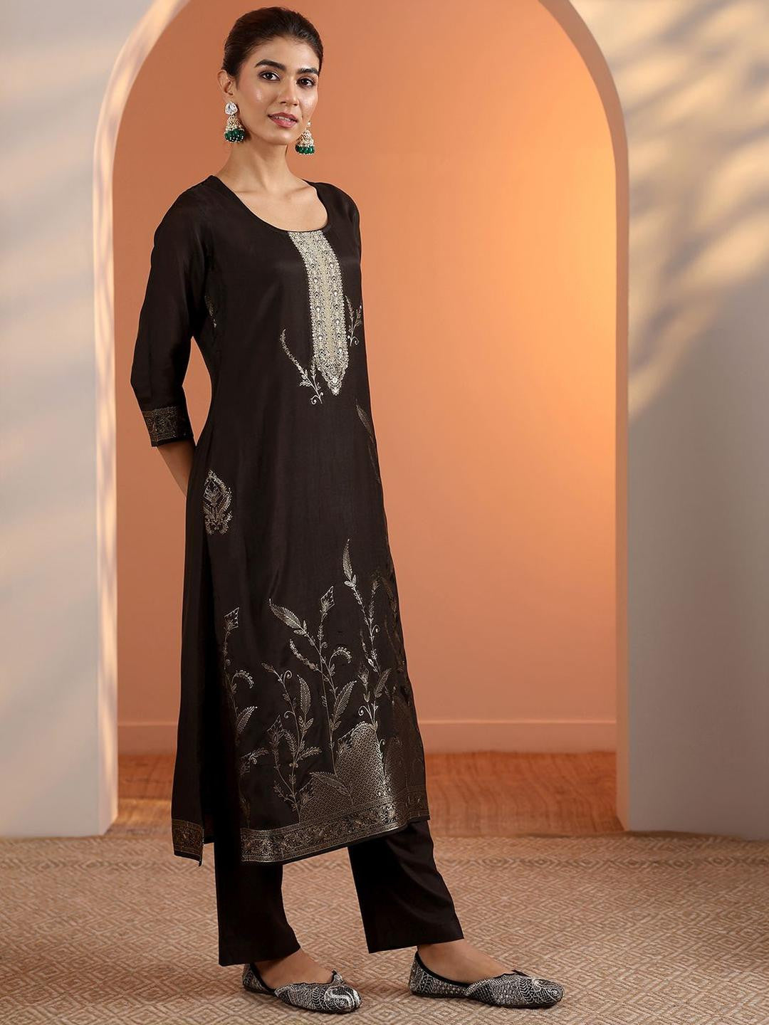 Floral Printed Round Neck Straight Kurta With Trousers & Dupatta