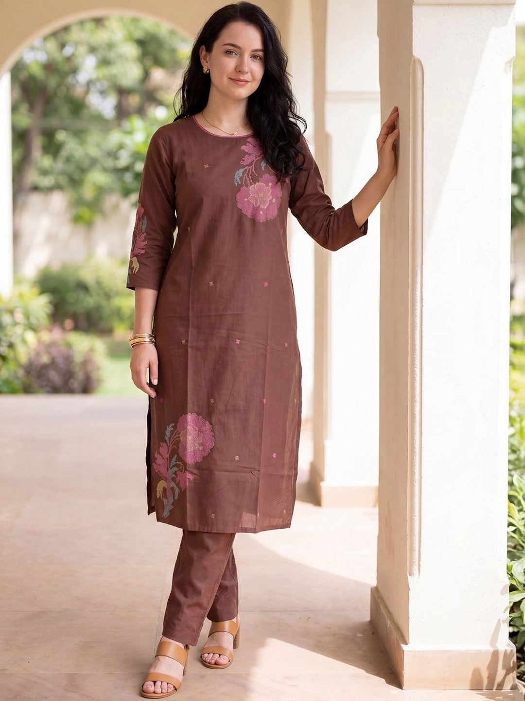 Women Floral Embroidered Regular Thread Work Kurta with Trousers