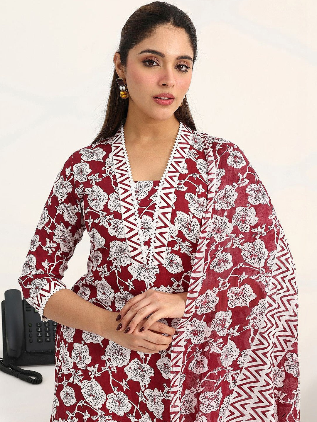 Women Floral Printed Regular Kurta with Trousers & With Dupatta