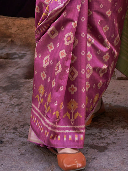 Women's Silk Blend Magenta Printed Designer Saree With Blouse Piece
