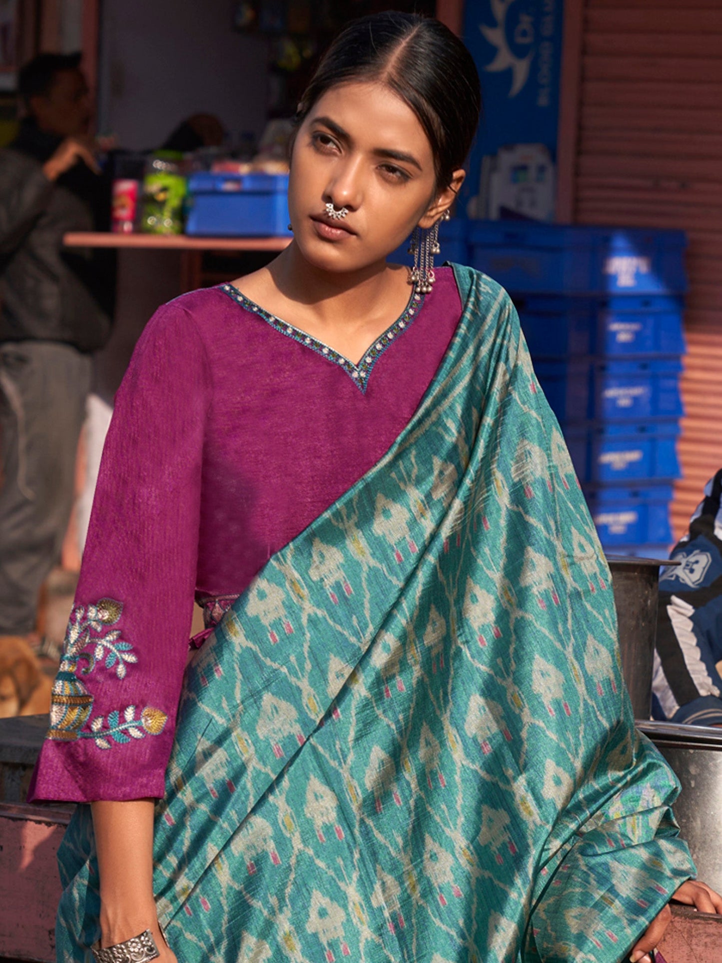 Women's Silk Blend Blue Printed Designer Saree With Blouse Piece