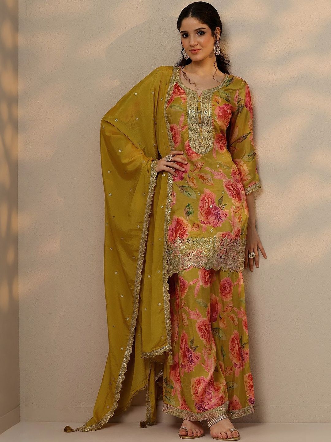 Dhiyona LL Women Floral Printed Sequinned Kurta with Palazzos & Dupatta