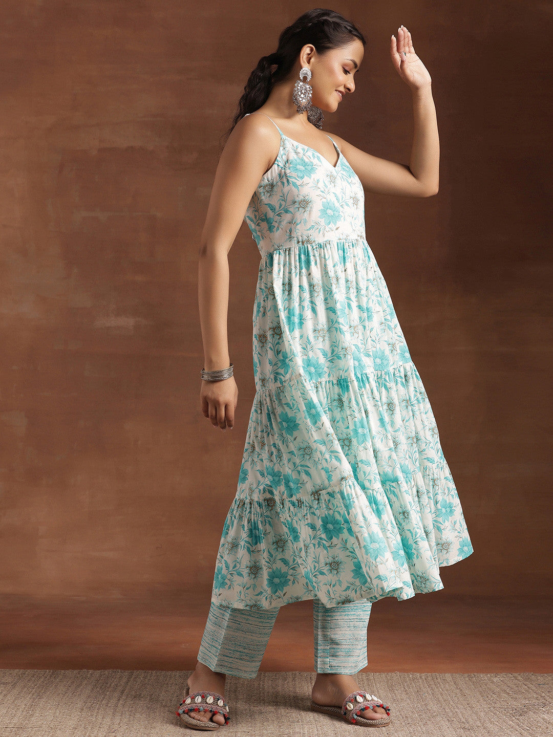 Women Floral Printed Tiered Kurti with Trousers & With Dupatta