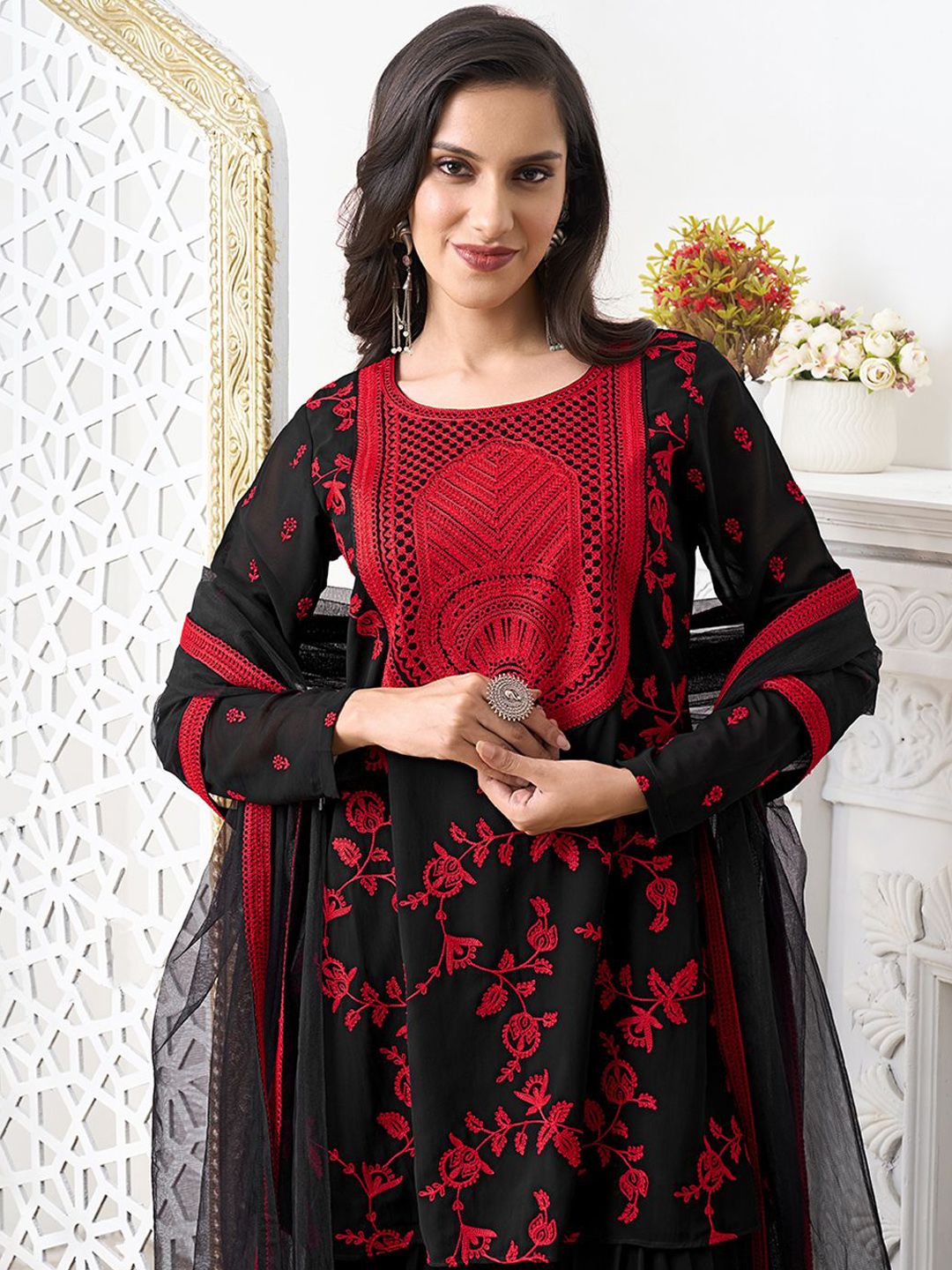 Dhiyona IN Women Floral Embroidered Regular Thread Work Kurta with Sharara & With Dupatta