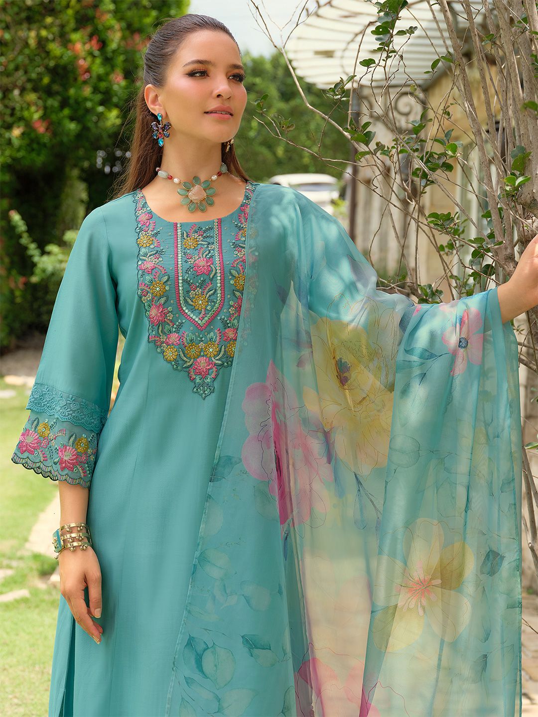 Dhiyona IE Women Floral Embroidered Regular Thread Work Kurta with Trousers & Dupatta