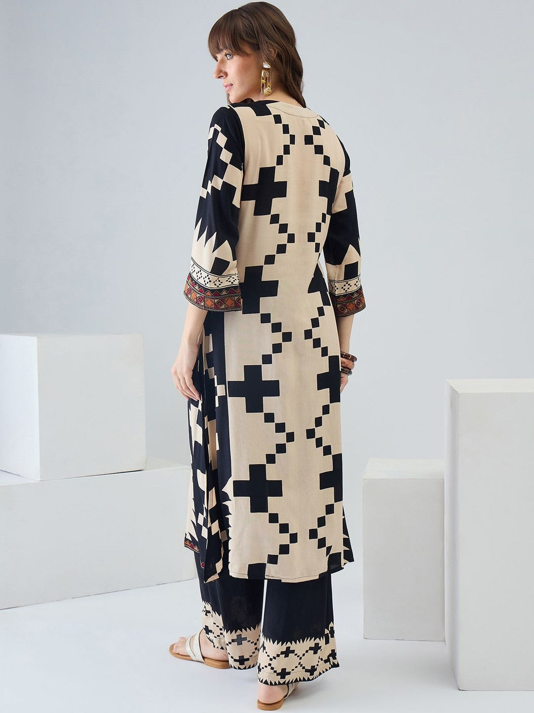 Women Printed Regular Thread Work Kurta with Palazzos