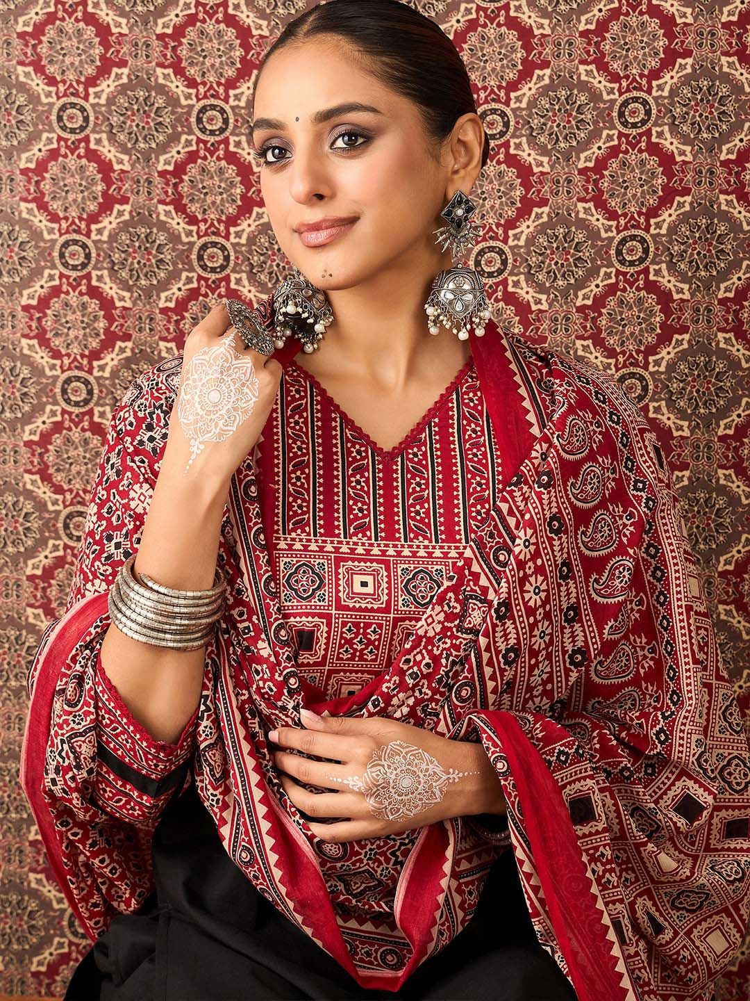 Dhiyona IE Women Ethnic Motifs Black Printed Pure Cotton Kurta with Trousers & Dupatta