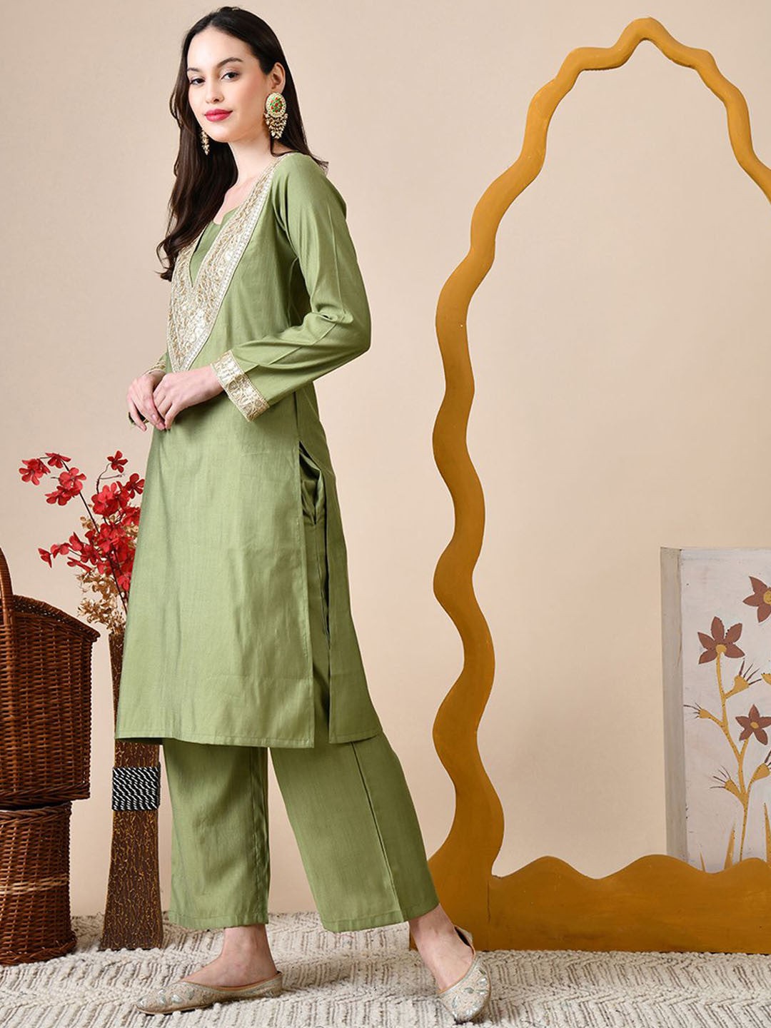 Women Solid Yoke Design Kurta with Palazzo