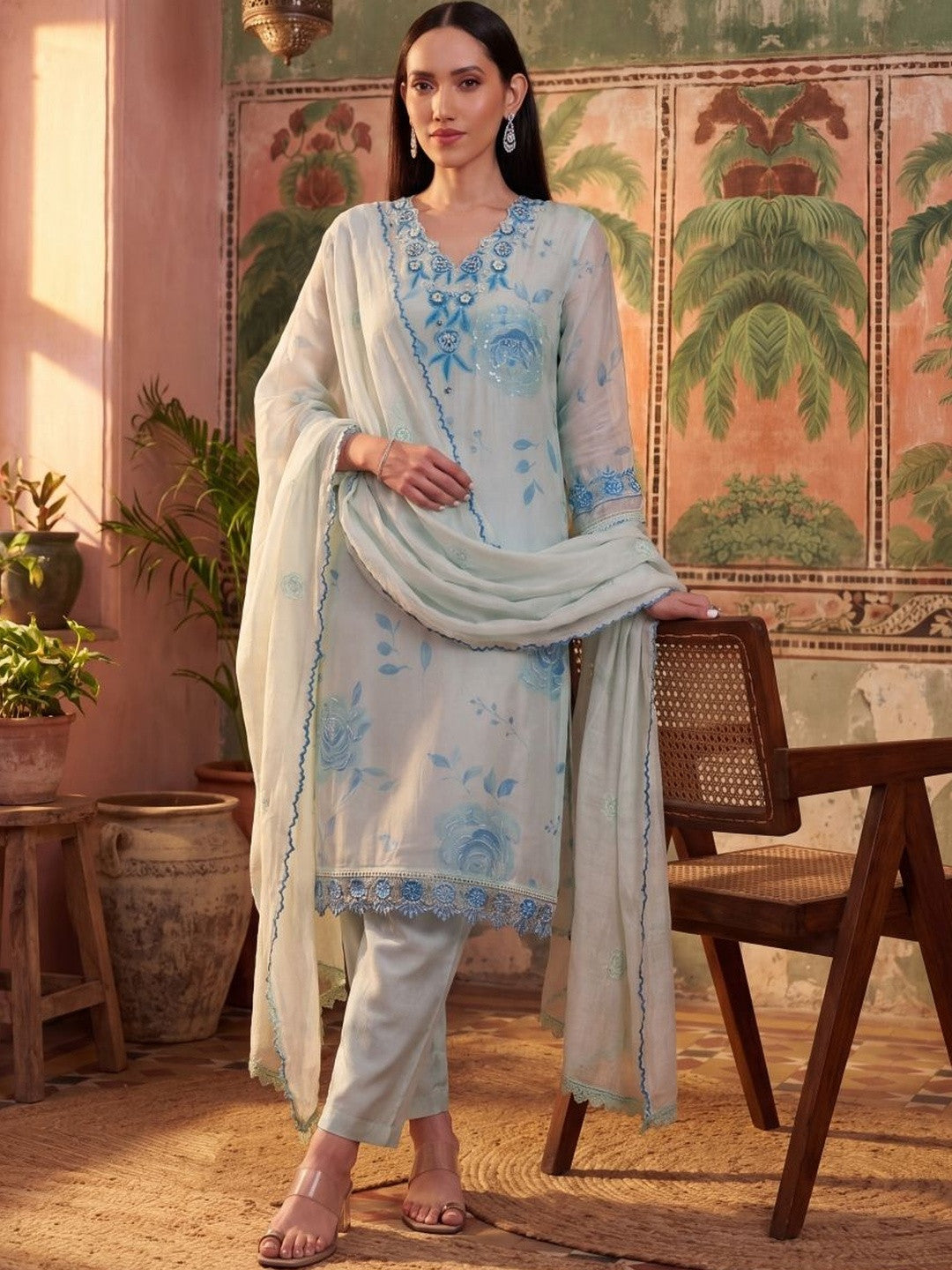 Women Floral Embroidered Regular Thread Work Kurta with Trousers & With Dupatta
