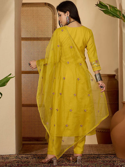 Women Floral Embroidered Kurta with Trousers & Dupatta