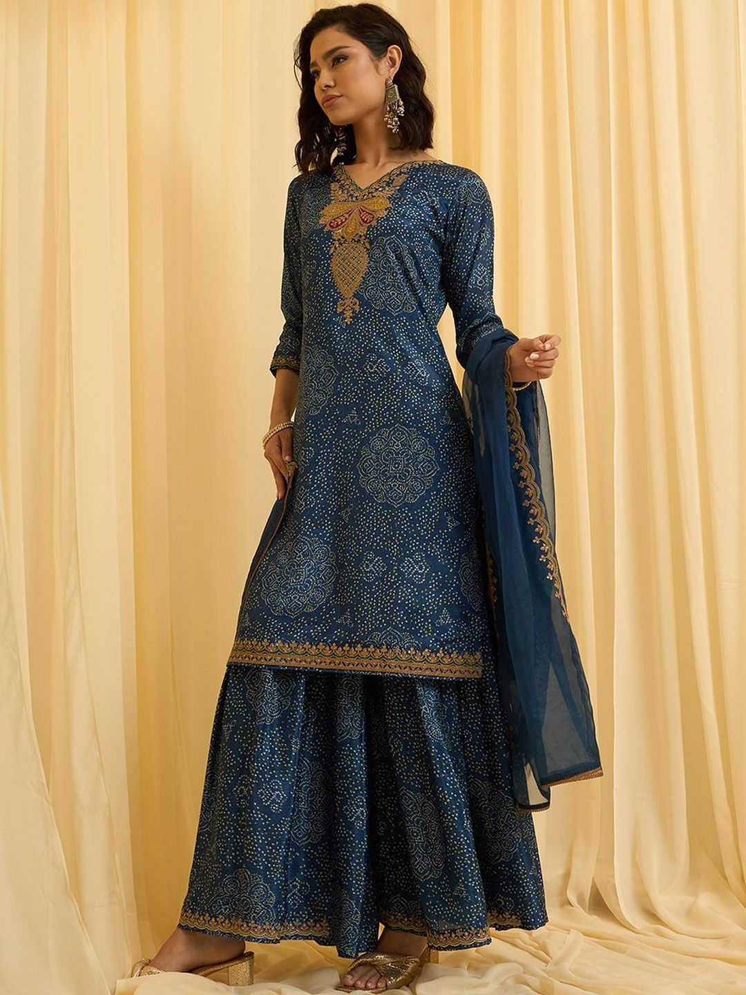 Dhiyona CH Women Ethnic Motifs Printed Regular Thread Work Kurta with Sharara & With Dupatta