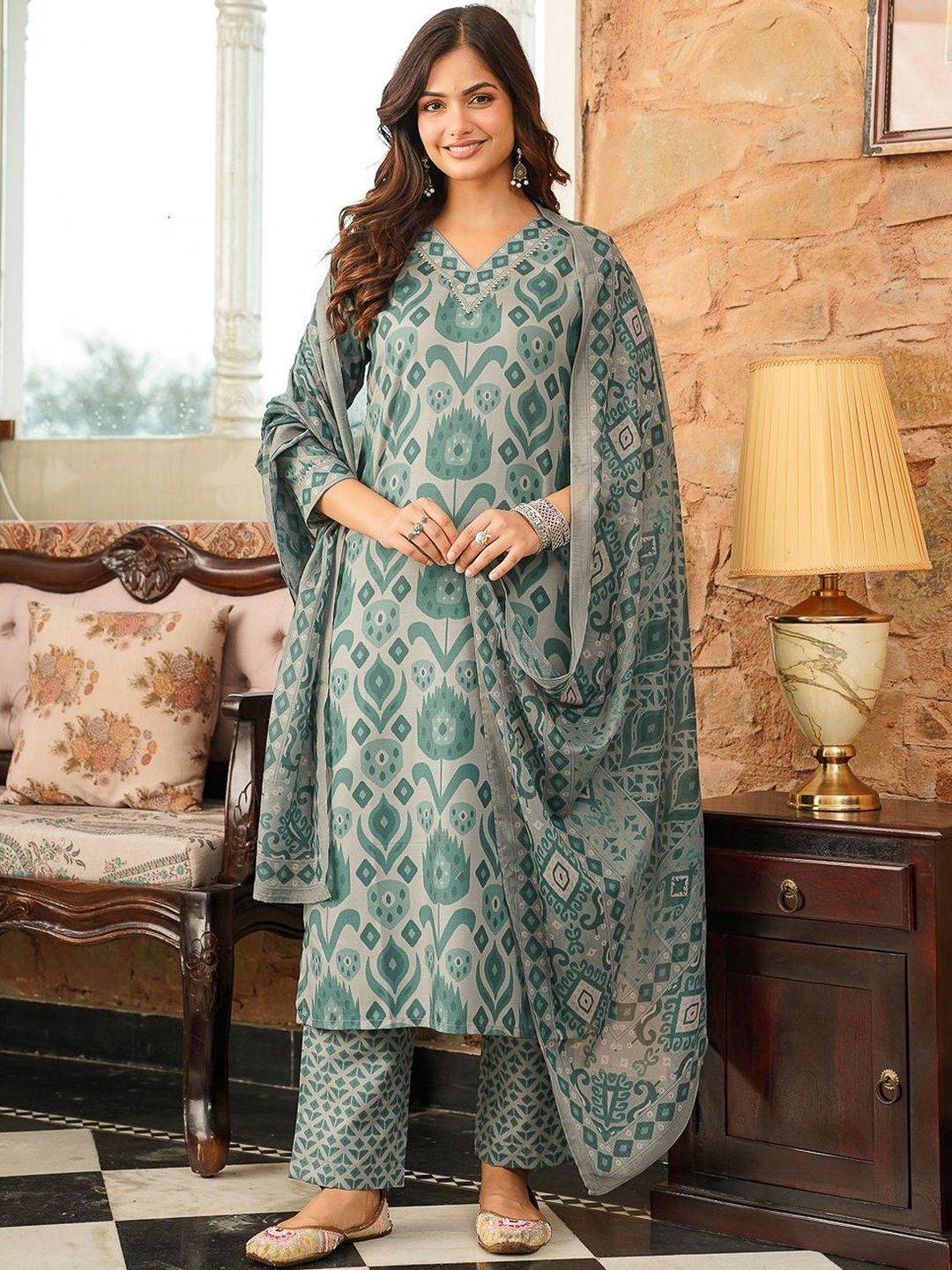 Dhiyona KL Ethnic Motifs Printed V-Neck Straight Kurta With Trousers & Dupatta