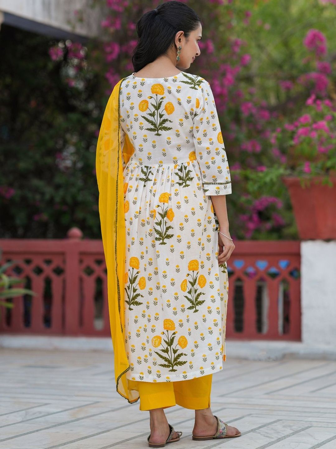 Dhiyona RR Women's Floral Printed Regular Pure Cotton Kurta & Trousers With Dupatta