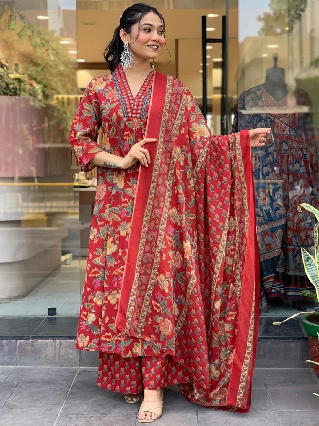 Dhiyona KL Women Floral Printed Regular Pure Cotton Kurta with Trousers & With Dupatta