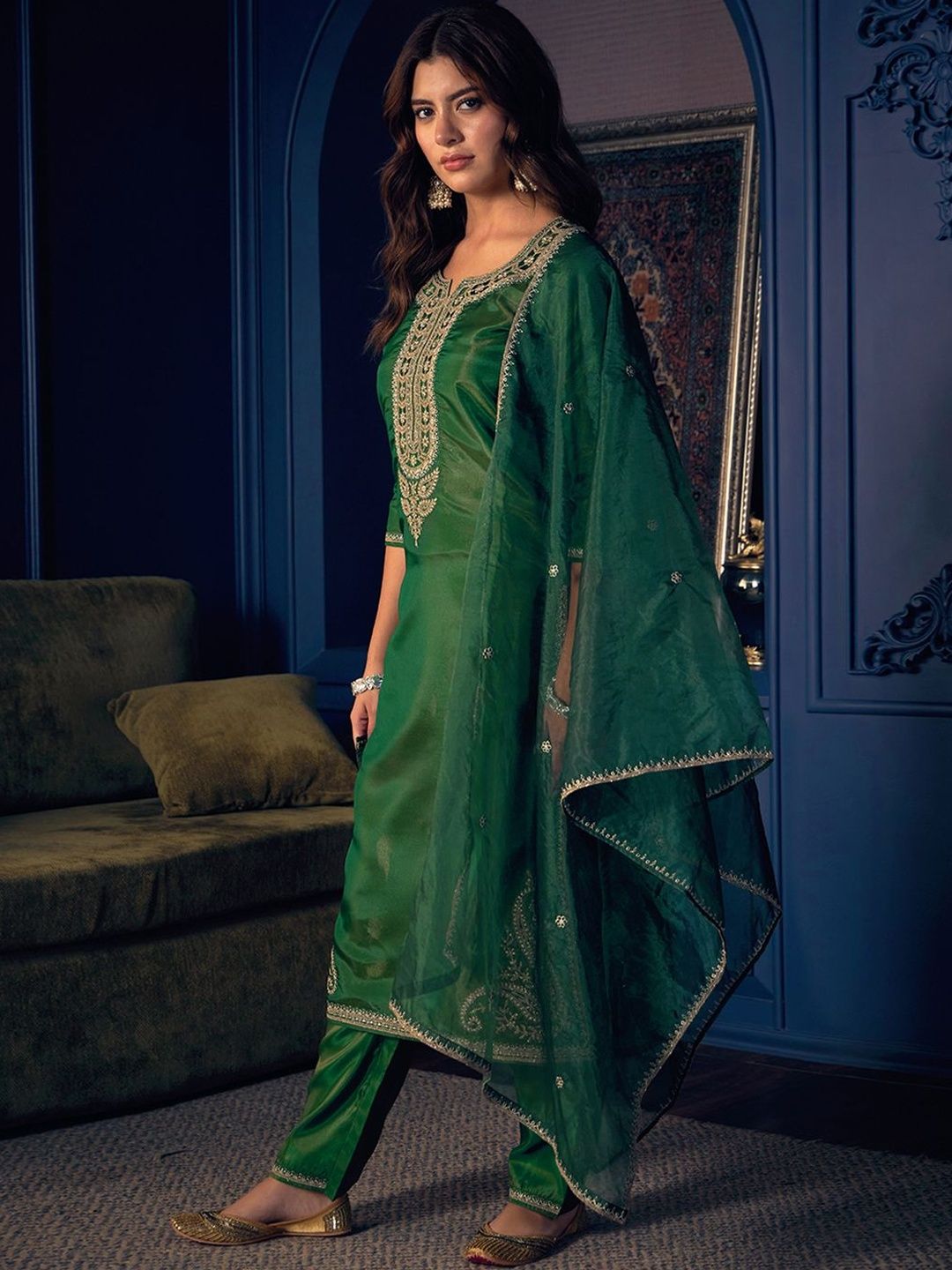 Dhiyona CH Women Ethnic Motifs Embroidered Regular Thread Work Kurta with Trousers & With Dupatta