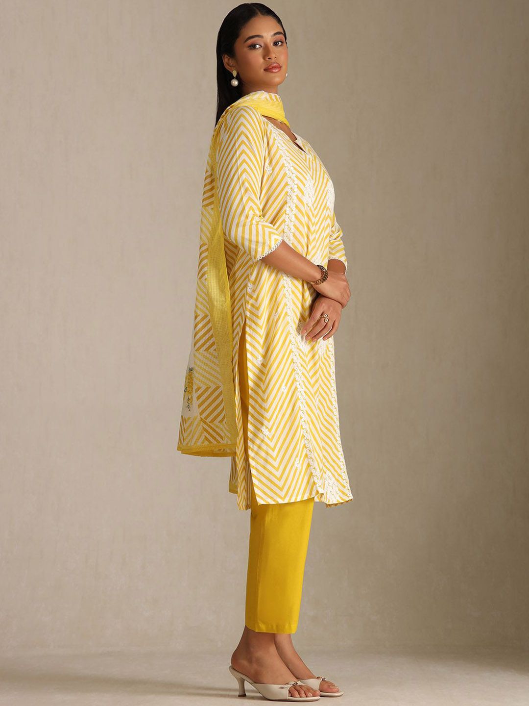 Dhiyona SO Women's Floral Printed Notch Neck Sequinned Pure Cotton Kurta With Trousers & Dupatta