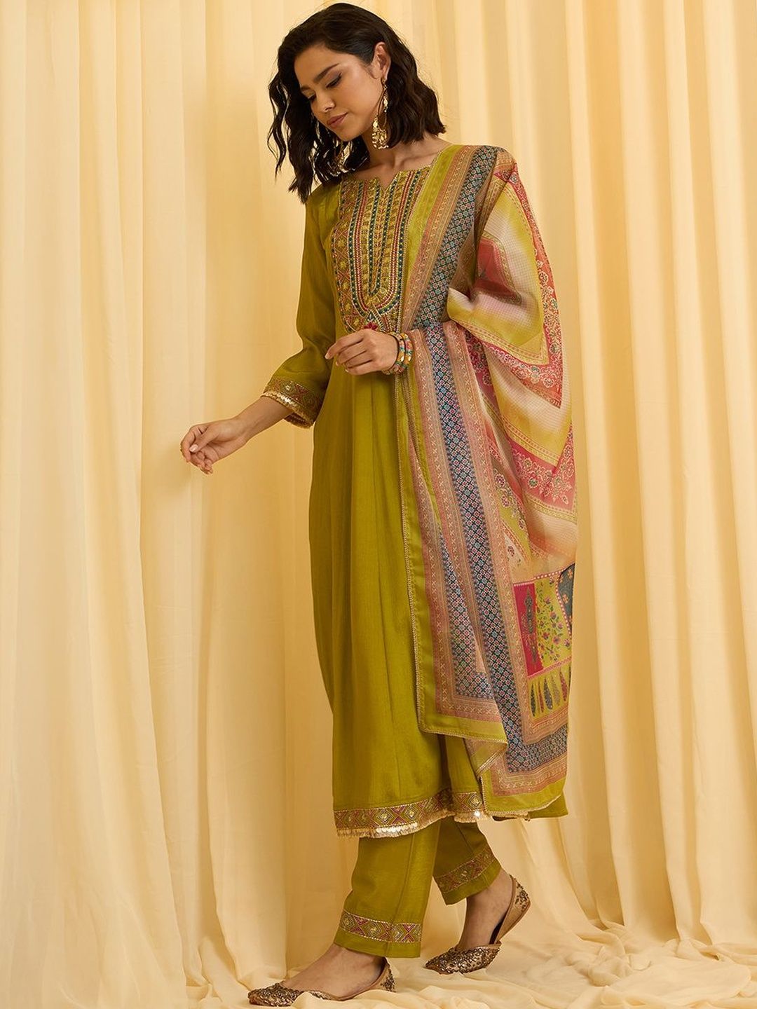 Dhiyona CH Women Ethnic Motifs Embroidered Kurta with Trousers & Dupatta