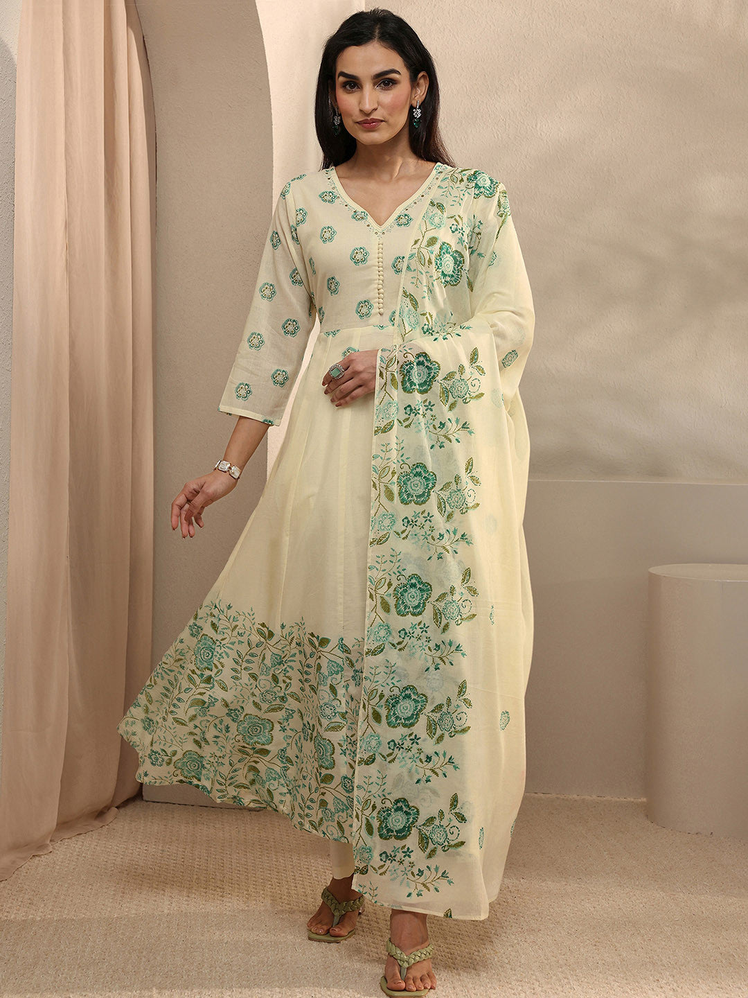 Women Floral Printed Panelled Kurta with Trousers & With Dupatta