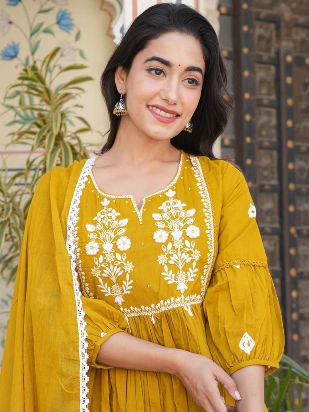 Dhiyona KL Women Floral Embroidered Kurta with Trousers & Dupatta