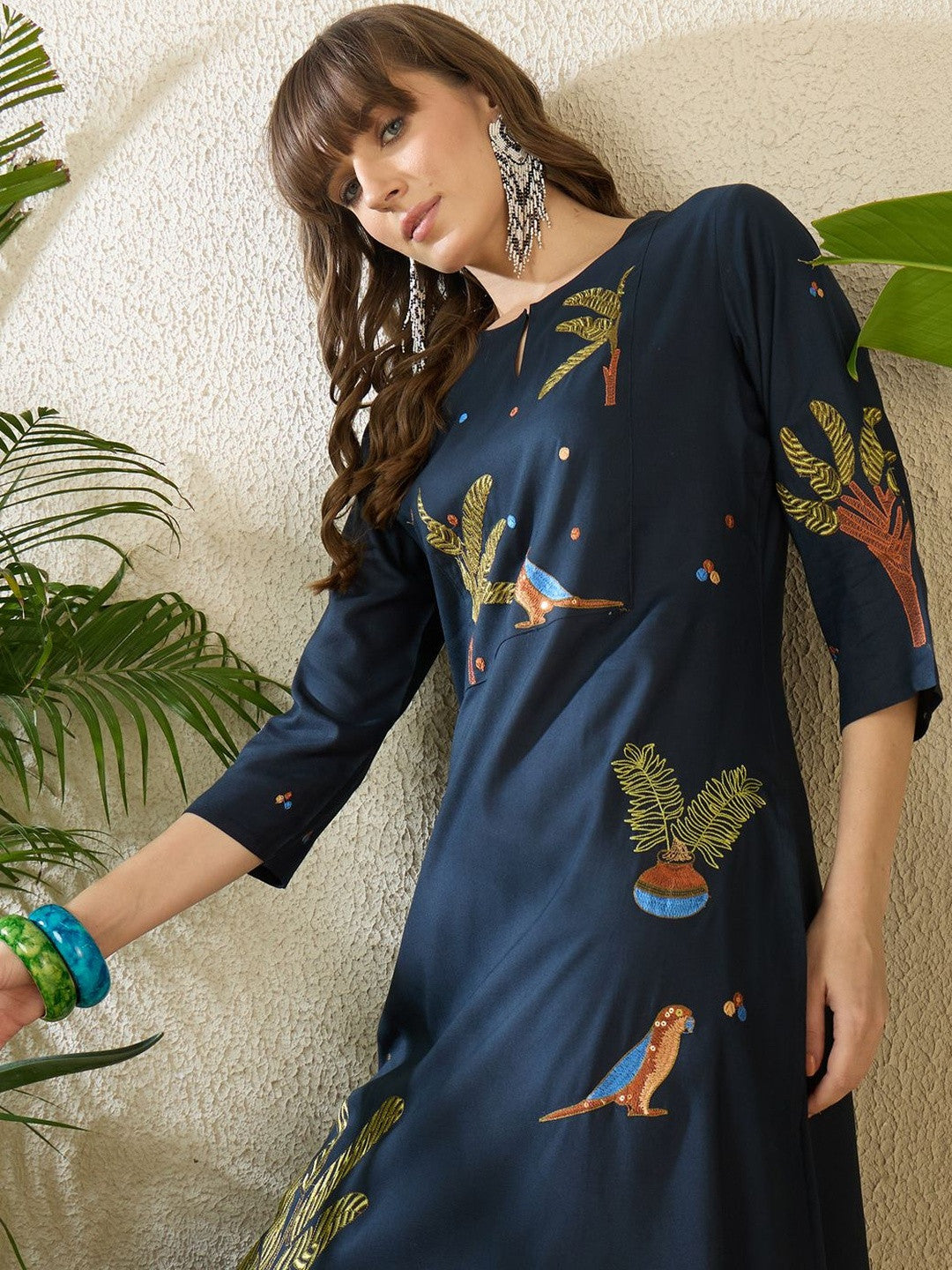 Women Ethnic Motifs Embroidered Regular Thread Work Kurta with Trousers