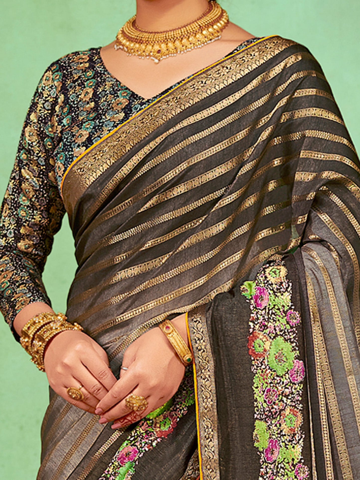 Women's Soft Silk Grey Embellished Designer Saree With Blouse Piece